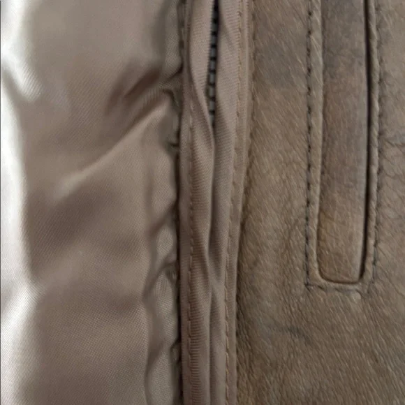 Danier Tan Belted Trench Coat - Picture 4 of 13